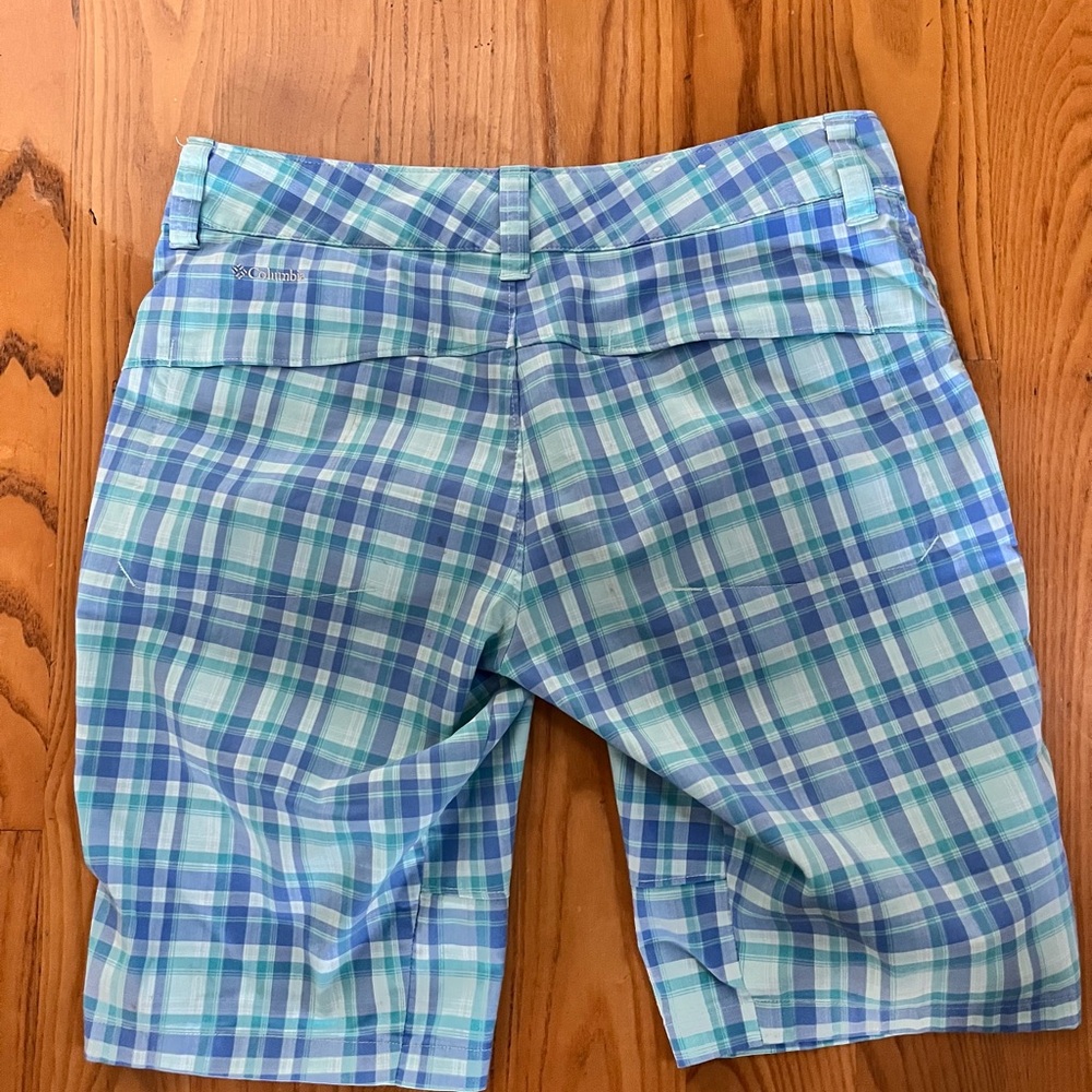 COPY - Columbia womens hiking shorts size 4 - Picture 3 of 8